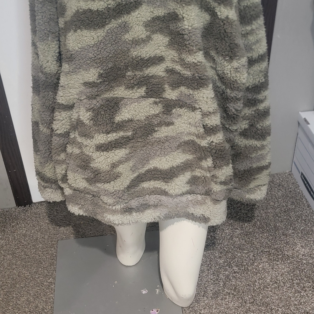 Camouflage Fleece Hoodie - Picture 3 of 8